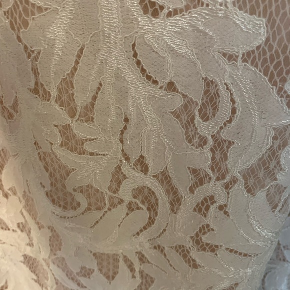 Beautiful TADASI SHOJI BRIDAL GOWN - Picture 6 of 11